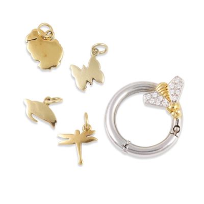Pomellato, Portachiavi ad anello con ape in oro giallo e bianco 18Kt con brillanti e pendenti ani...
