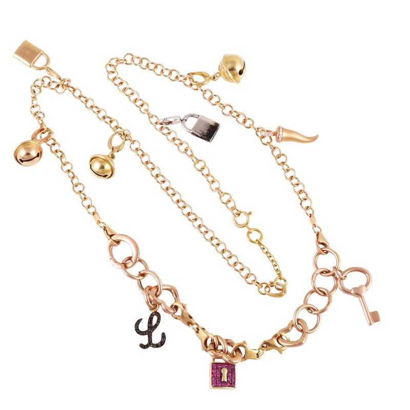 CATENA CON CHARMS