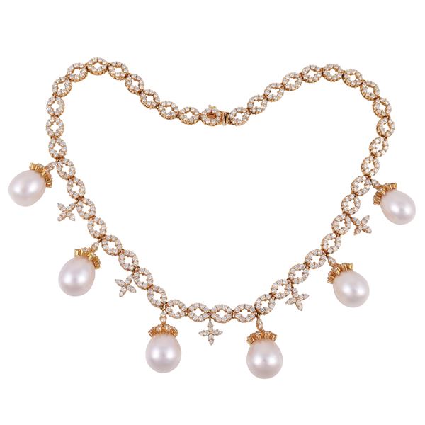 18KT GOLD NECKLACE SET WITH DIAMONDS AND CULTURED PEARLS