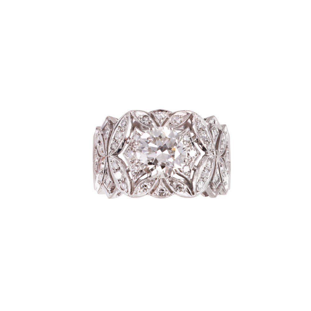 Anello in oro bianco 18Kt con brillante e diamanti ornamentali