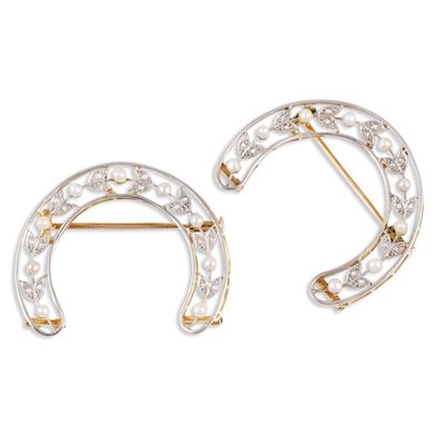 Coppia di spille in oro giallo 18Kt e platino con diamanti e perle