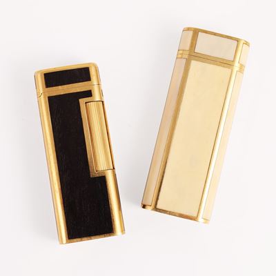 Cartier, Accendino placcato oro e Dunhill, Accendino in legno e lamina d'oro