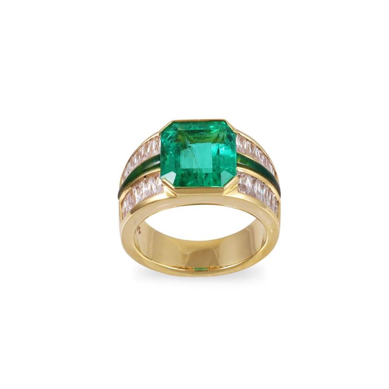 Scavia, Anello in oro giallo con smeraldo e diamanti