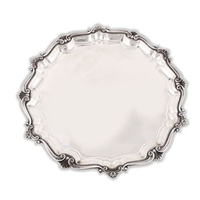 Vassoio in argento 800/1000, decorazione a conchiglie e volute