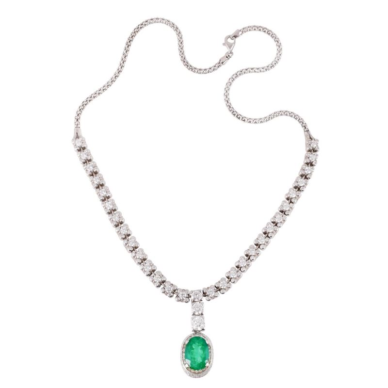 Collana in oro bianco 18Kt con pendente in smeraldo e brillanti