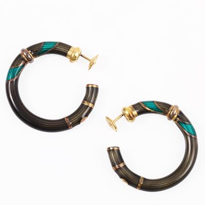 Orecchini in oro giallo e argento con smalti policromi