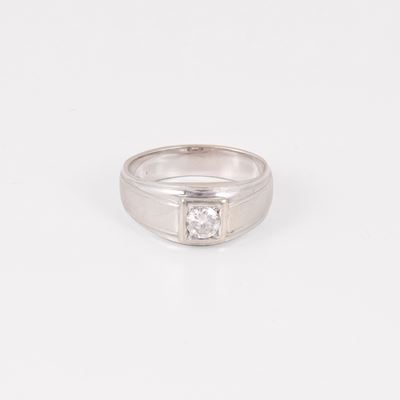 Anello in oro bianco con brillante di 0,35 ct