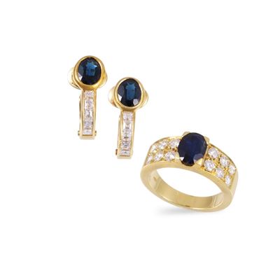 Set di gioielli composto da anello a fascia e orecchini a clip in oro giallo 18Kt con zaffiri e d...