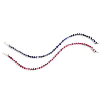 Coppia di bracciali tennis in oro bianco 18K con zaffiri e rubini