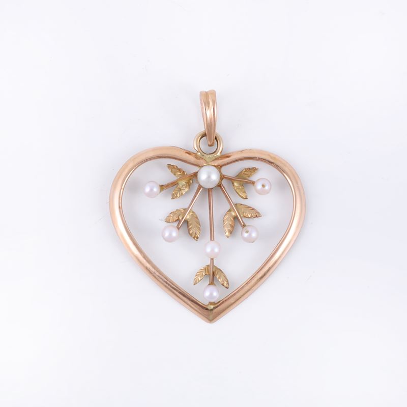 Oro giallo 18 kt, pendente a forma di cuore con piccole perle