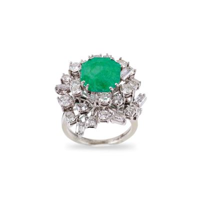 Anello in oro bianco 18Kt con smeraldo e diamanti