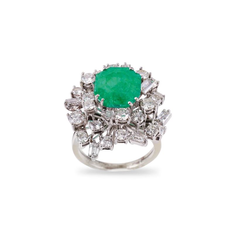 Anello in oro bianco 18Kt con smeraldo e diamanti