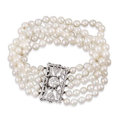 Bracciale a cinque fili di perle coltivate con elementi in oro bianco e diamanti