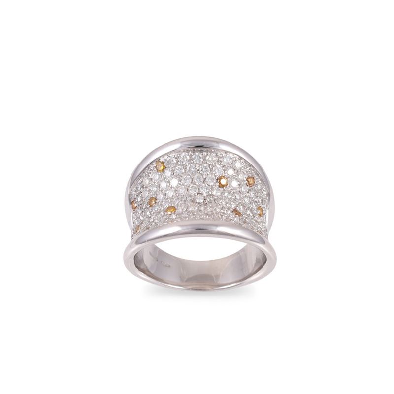 ANONIMO, Anello in oro bianco 18Kt con pavé di brillanti