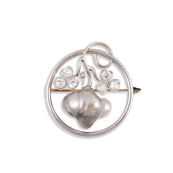 PLATINUM AND 18KT GOLD BROOCH SET WITH OLD EUROPEAN CUT DIAMONDS AND BAROQUE CULTURED PEARL