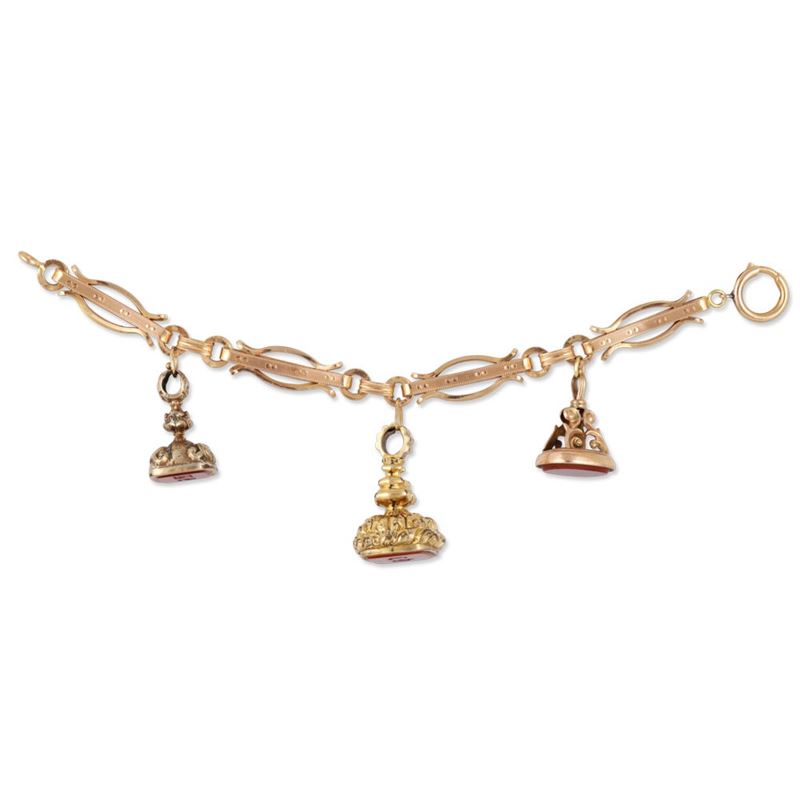 Bracciale in oro 9Kt con sigilli in corniola e metallo dorato