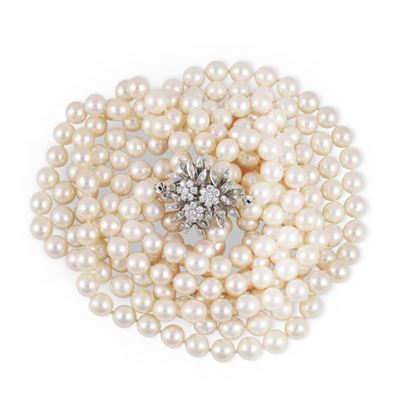 Collana in perle coltivate con chiusura in oro bianco 18Kt ornata da brillanti