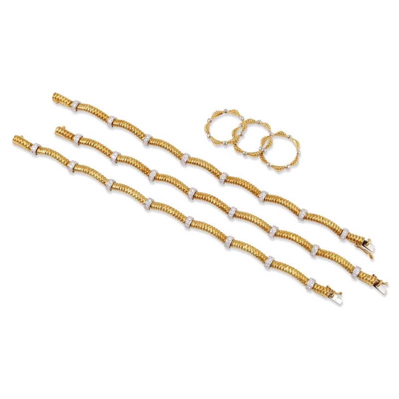 Parure in oro giallo e bianco 18Kt, composta da tre bracciali e tre anelli