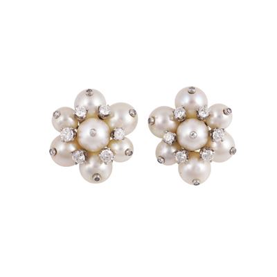 Orecchini a clip con rosone in oro bianco 18Kt, perle coltivate e brillanti
