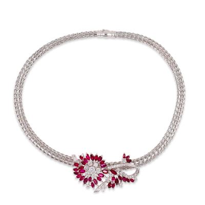 Girocollo in oro bianco 18Kt con ornamenti floreali e gemme