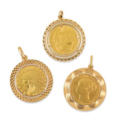 Tre pendenti in oro giallo 18Kt con moneta in oro