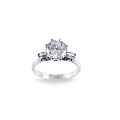 Diamante, Anello con diamante centrale taglio brillante 2,07 ct in oro bianco 18Kt