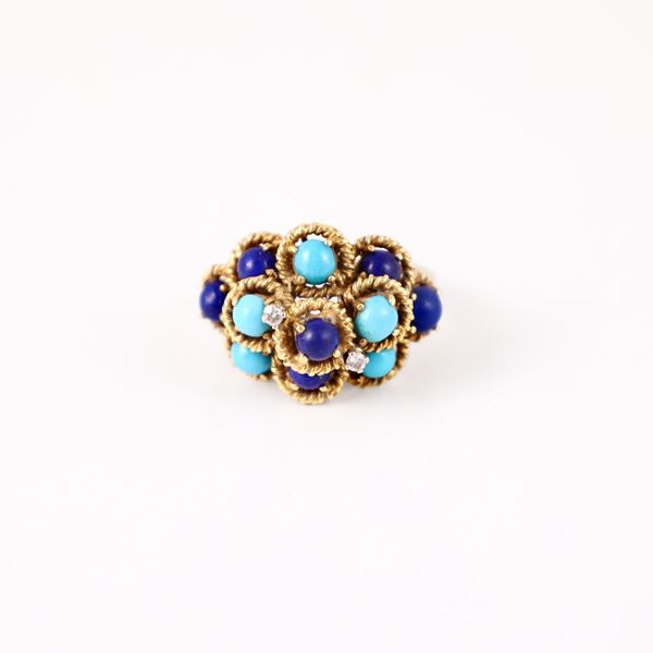 18KT GOLD RING SET WITH SMALL DIAMONDS, CABOCHON-CUT TURQUOISE AND LAPIS LAZULI 