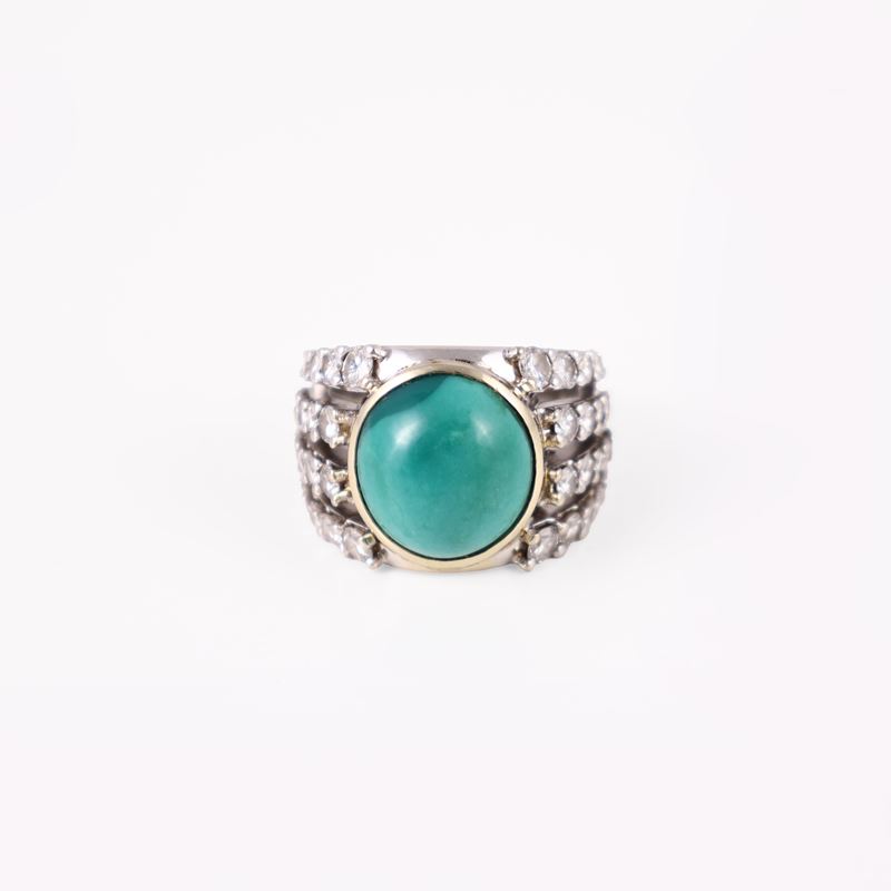 Anello in oro bianco 18 kt con turchese ovale cabochon e brillanti