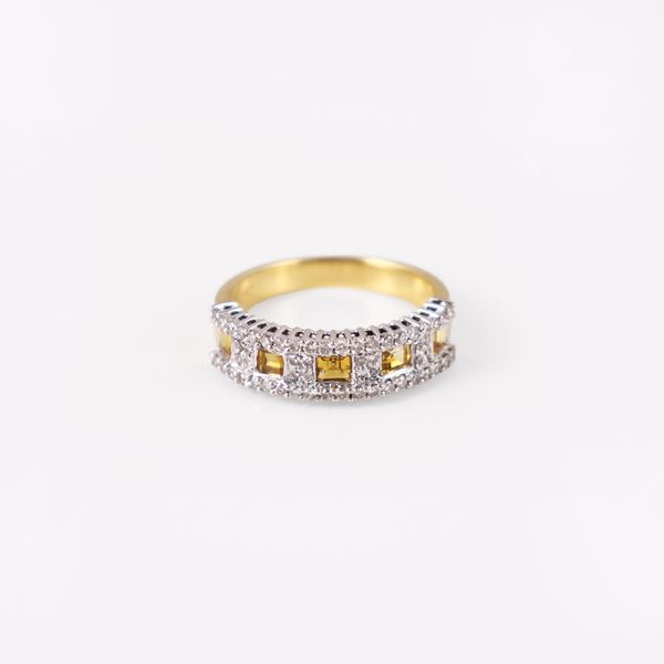 18KT GOLD RING SET WITH YELLOW SAPPHIRES AND DIAMONDS
