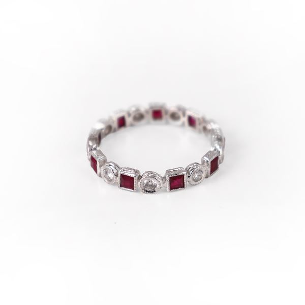 18KT GOLD RING SET WITH DIAMONDS AND RUBIES