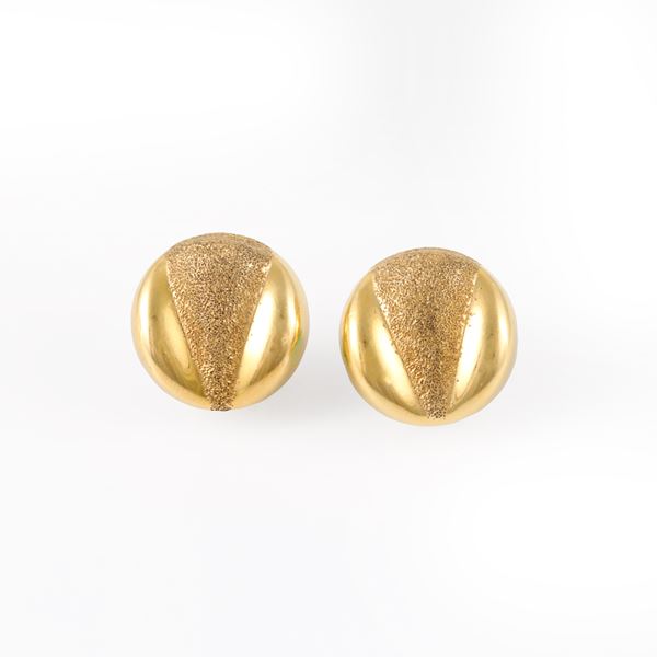 18KT GOLD EARRINGS (dents)