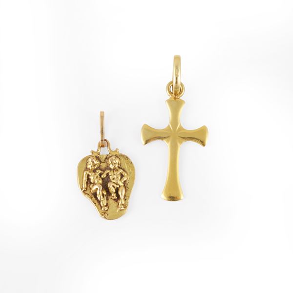 18KT GOLD LOT COMPRISING TWO PENDANTS