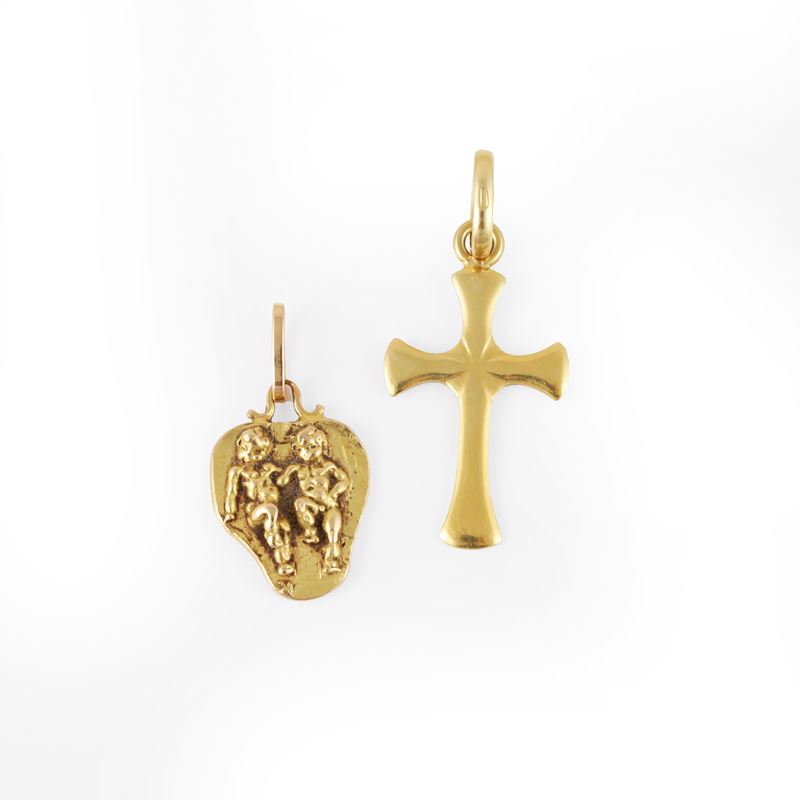 Oro 18 kt, Pendente a segno zodiacale dei Gemelli e pendente a forma di croce