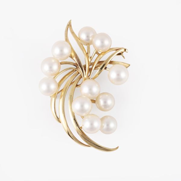 14KT GOLD BROOCH SET WITH CULTURED PEARLS