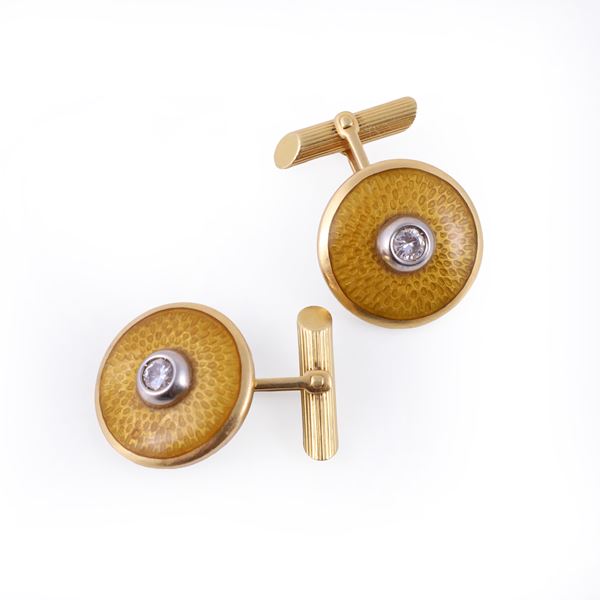 18KT GOLD CUFFLINKS SET WITH DIAMONDS AND ENAMEL (minor losses)