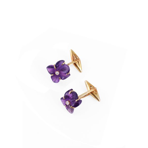 18KT GOLD CUFFLINKS WITH ENGRAVED AMETHYST (fêlure) AND DIAMONDS
