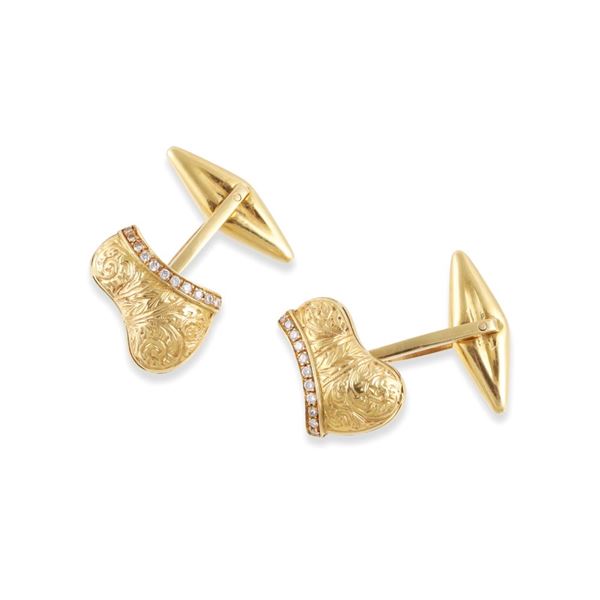 18KT GOLD AND DIAMONDS CUFFLINKS SHAPED LIKE THE “CORNO DUCALE,” THE HEADDRESS OF THE DOGE OF VENICE