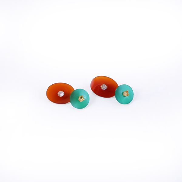 14KT GOLD CUFFLINKS WITH CARNELIAN, CHRYSOPRASE AND ROSE-CUT DIAMONDS (two missing)
