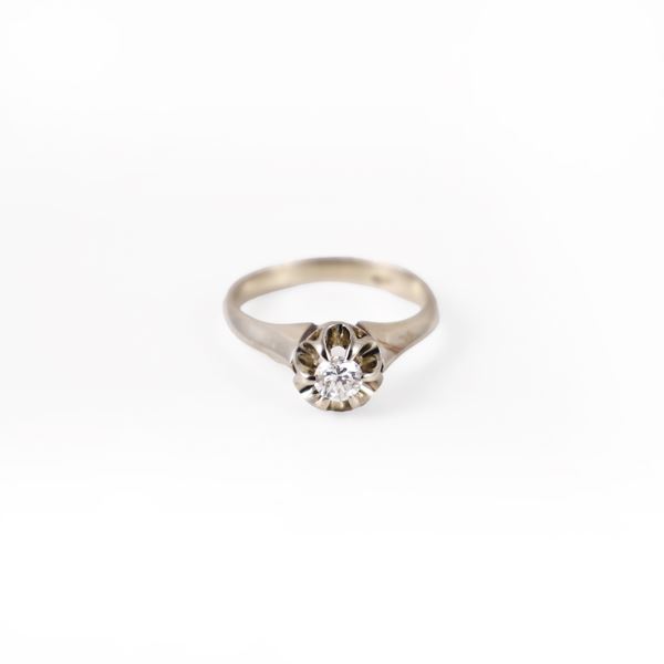 18KT GOLD RING SET WITH DIAMOND