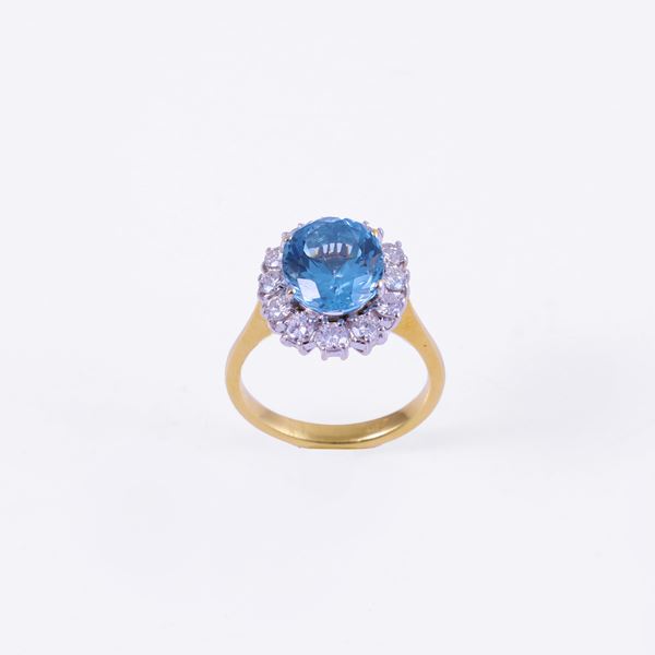 18KT GOLD RING SET WITH AQUAMARINE AND DIAMONDS