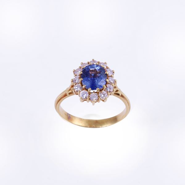 18KT GOLD RING SET WITH SAPPHIRE AND DIAMONDS