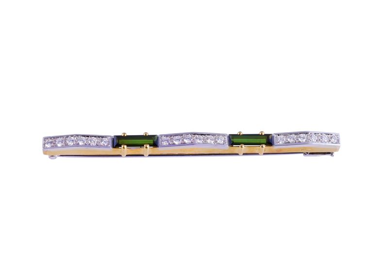 Pomellato, Spilla a barretta in oro giallo e bianco 18 kt con brillanti e tormaline verdi