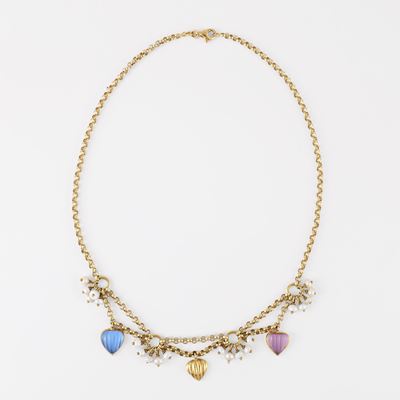 Girocollo in oro giallo 18 kt con perle d’acqua dolce e elementi cuoriformi