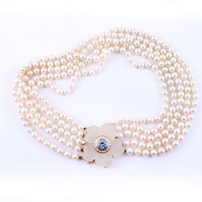Collana in oro giallo 18 kt, cinque fili di perle coltivate con fiore in quarzo ialino, topazio a...