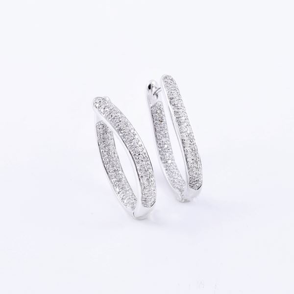 18KT GOLD EARRINGS SET WITH DIAMONDS