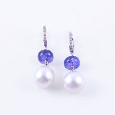 Orecchini pendenti, oro bianco 18 kt con brillanti, tanzanite e perle South Sea