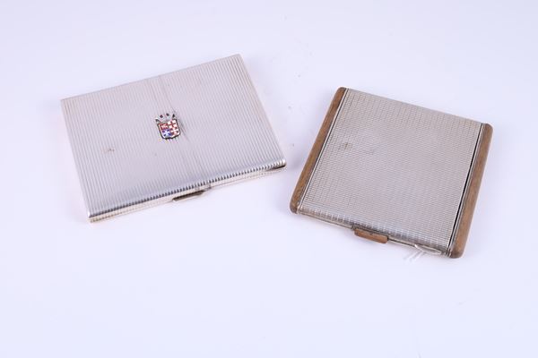 Two cigarette cases: in 925/1000 silver with wooden side inserts (approx. gross weight 120 g), and in 800/1000 silver with reeded decoration and coat of arms in polychrome enamel (approx. 120 g).