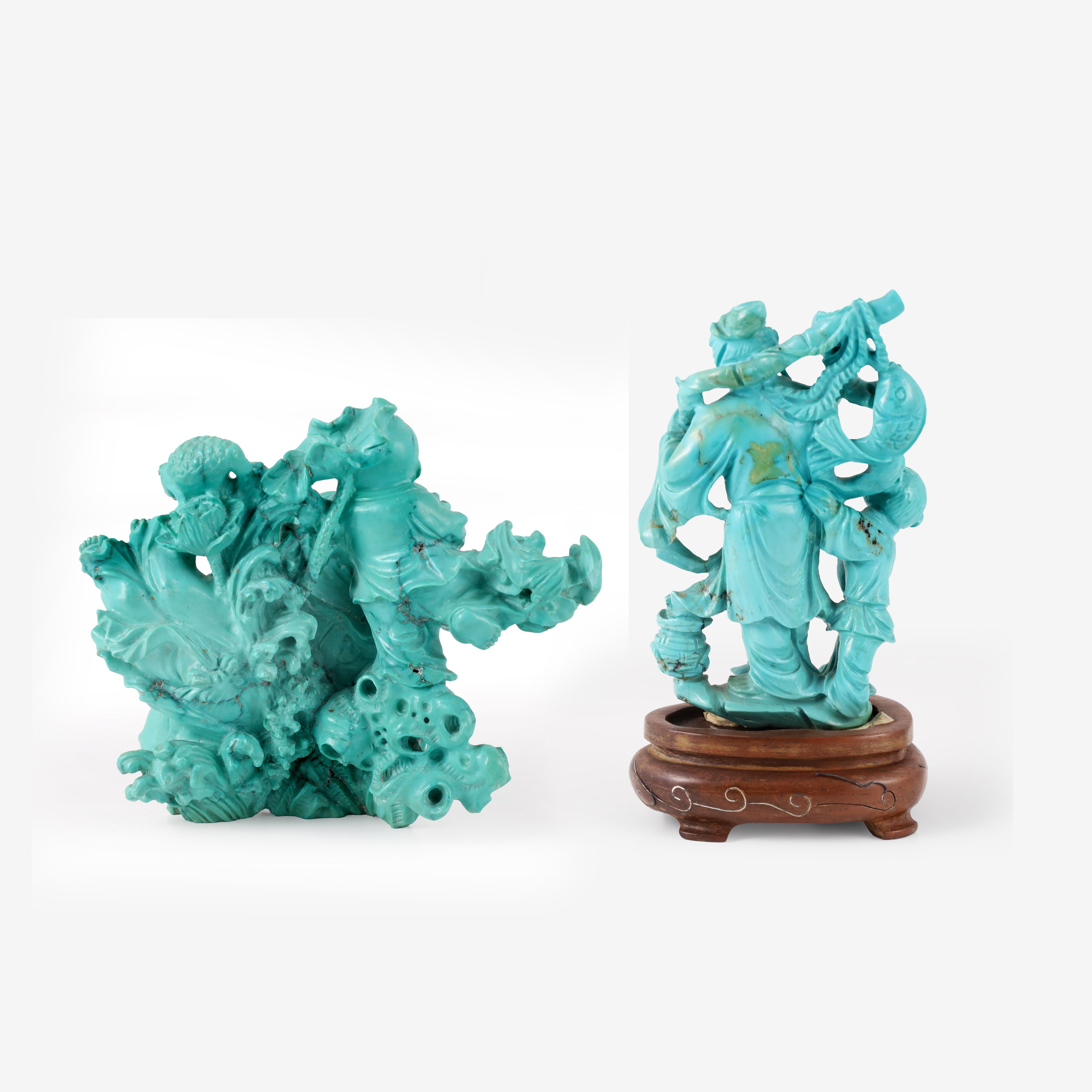 Coppia di sculture, turchese, figure di bambini e fanciullo con anziano su basi in legno