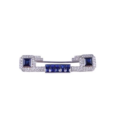 Spilla decorativa in platino con diamanti in pavé e zaffiri carré