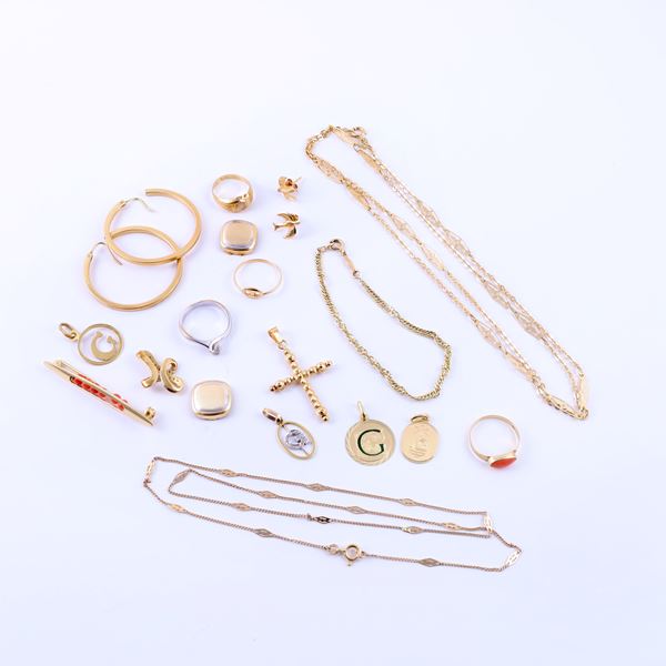 LOT COMPRISING VARIOUS ITEMS IN 18KT GOLD AND A 12KT GOLD CHAIN